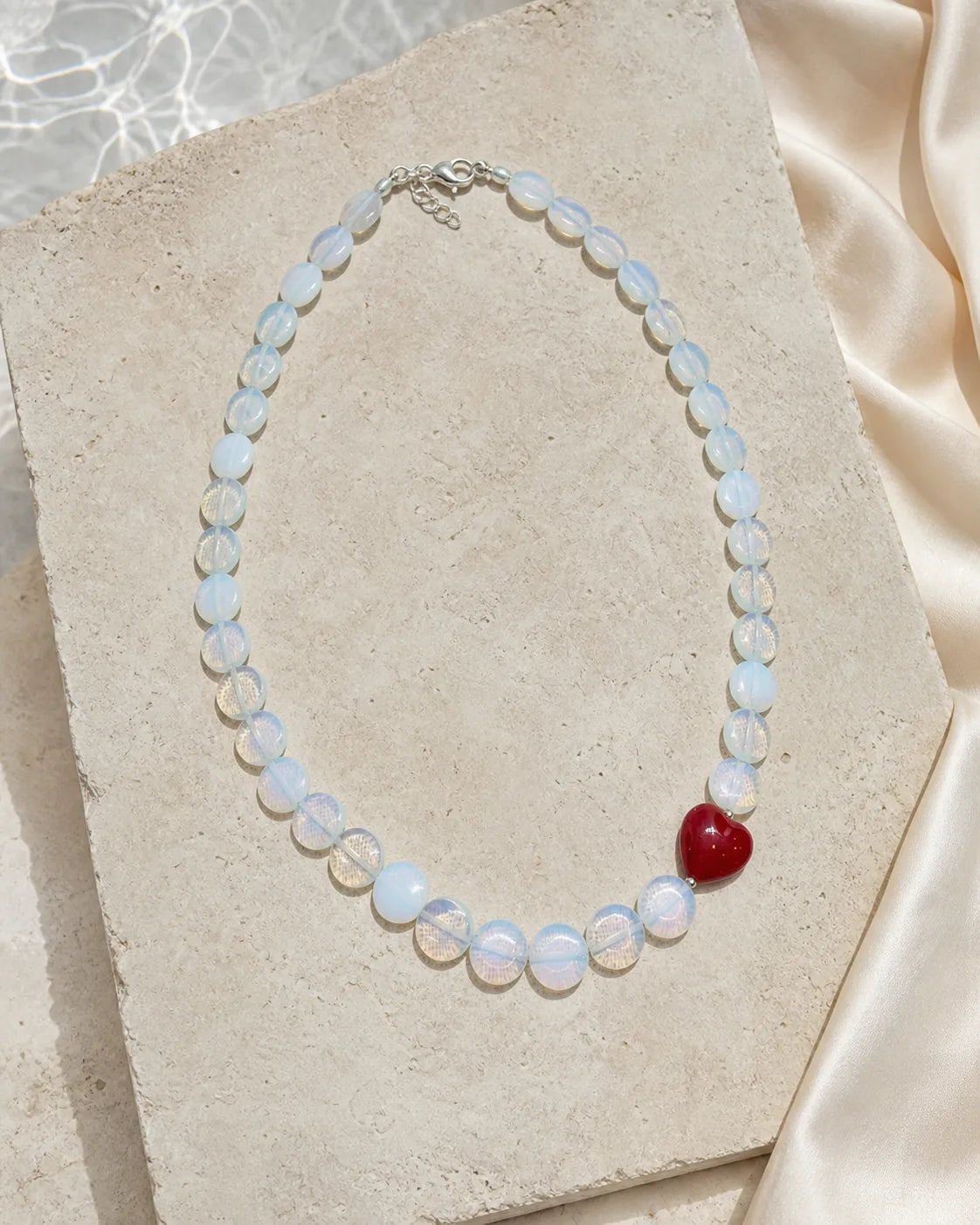 Corazón red milky glass, handmade glass jewelry by Parcha