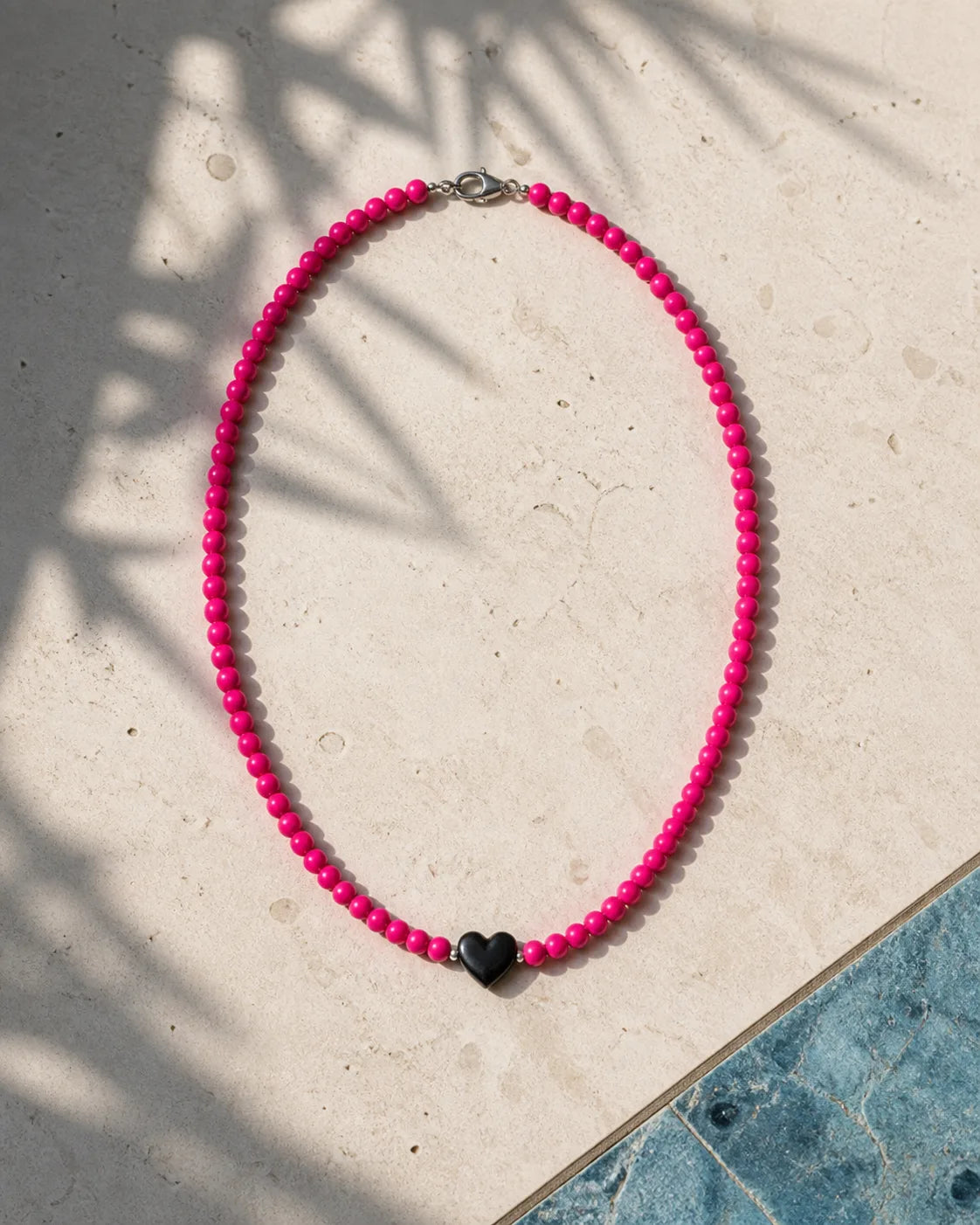 Corazón Murano black fuchsia, handmade glass jewelry by Parcha